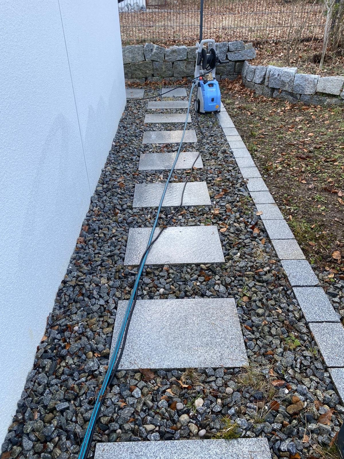 Steinplatten gereinigt mit dem Hochdruckreiniger in Riederau